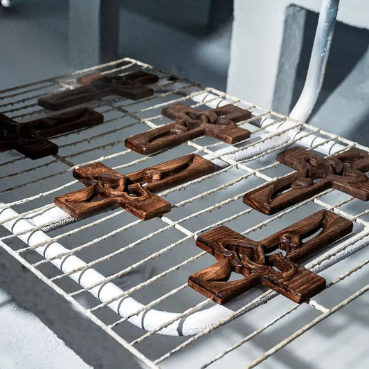 💕Intertwined Heart Wooden Cross